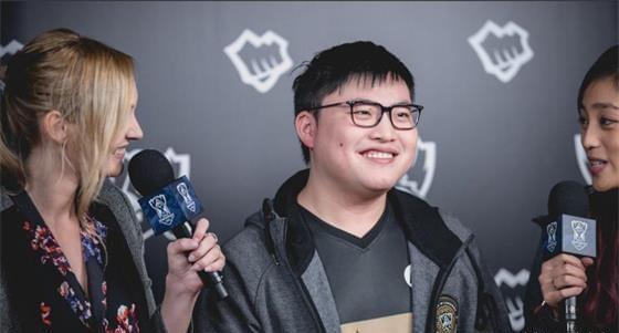 相比之下